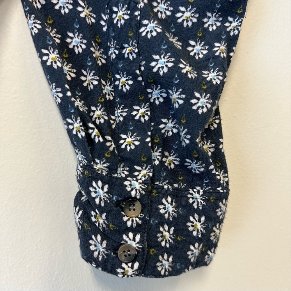 Elegant Navy Floral Blouse - Picture 8 of 8